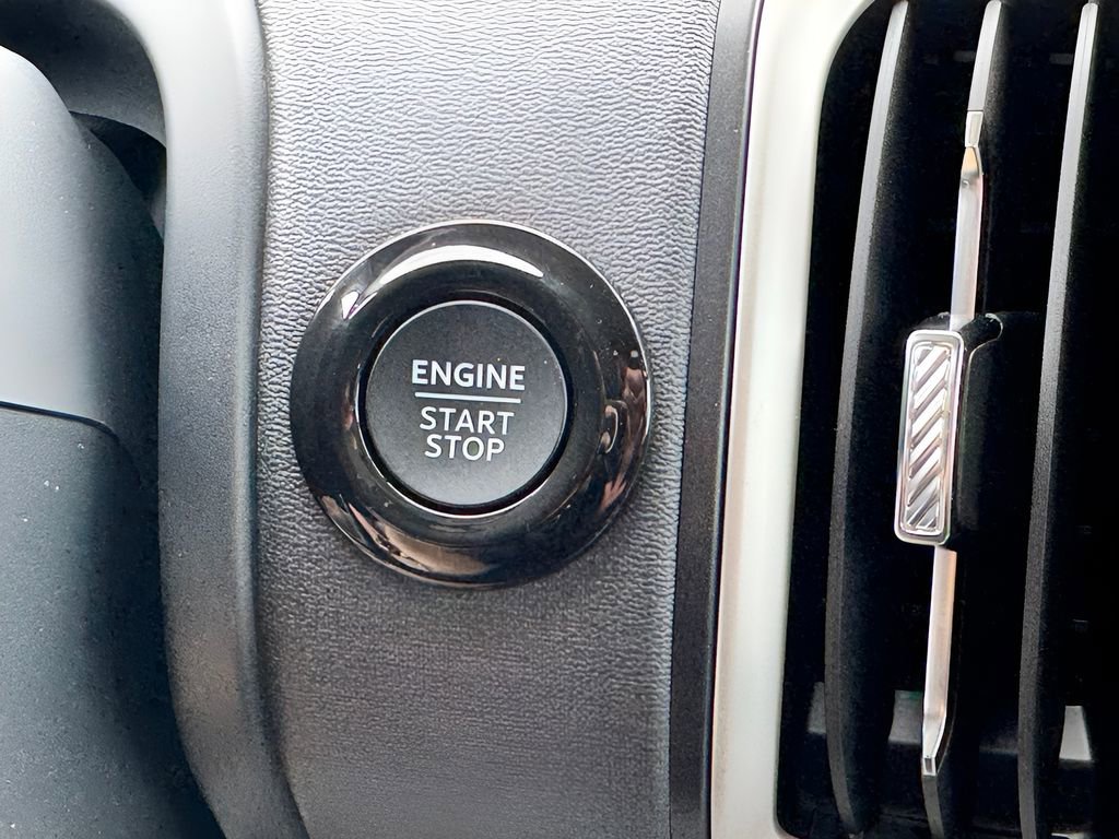 New 2025 Ford Expedition Active RWD image 17