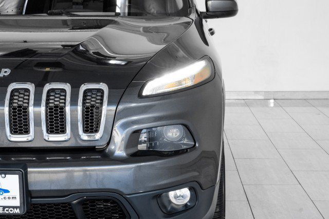 Used 2016 Jeep Cherokee Latitude AWD/4WD image 43