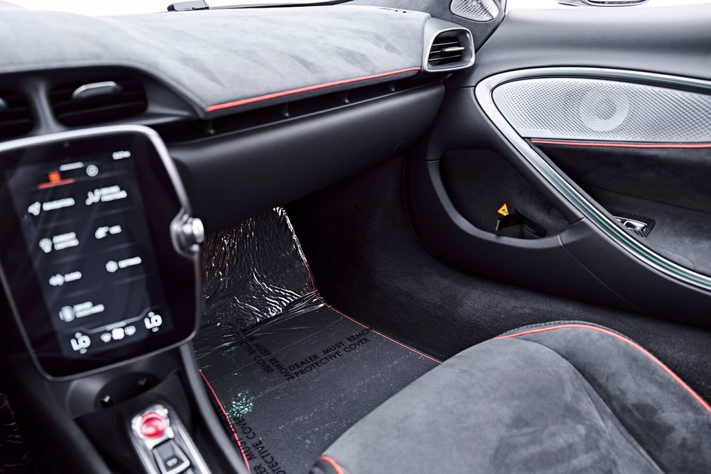 Used 2023 McLaren Artura RWD image 81