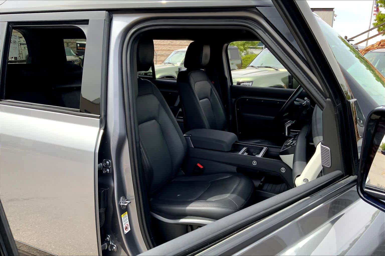 Used 2023 Land Rover Defender 110 X-Dynamic SE image 8