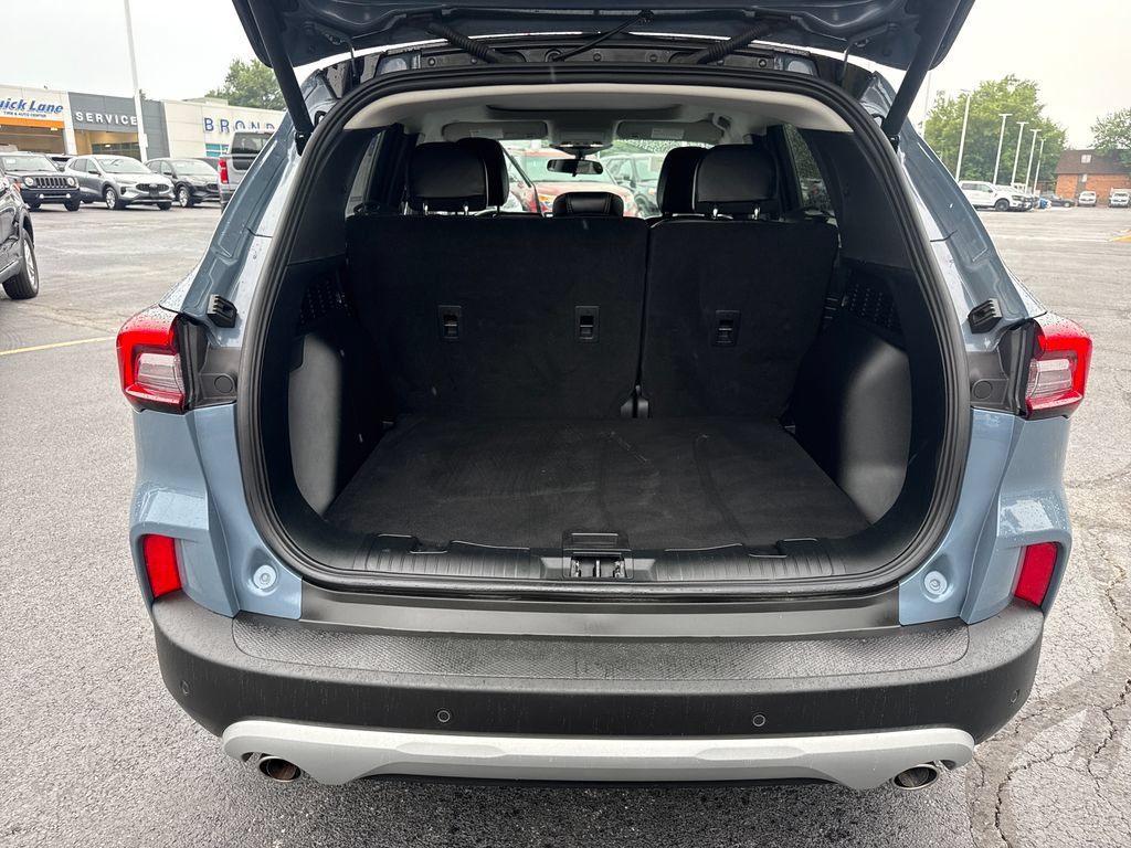 Used 2025 Ford Escape SE FWD image 11