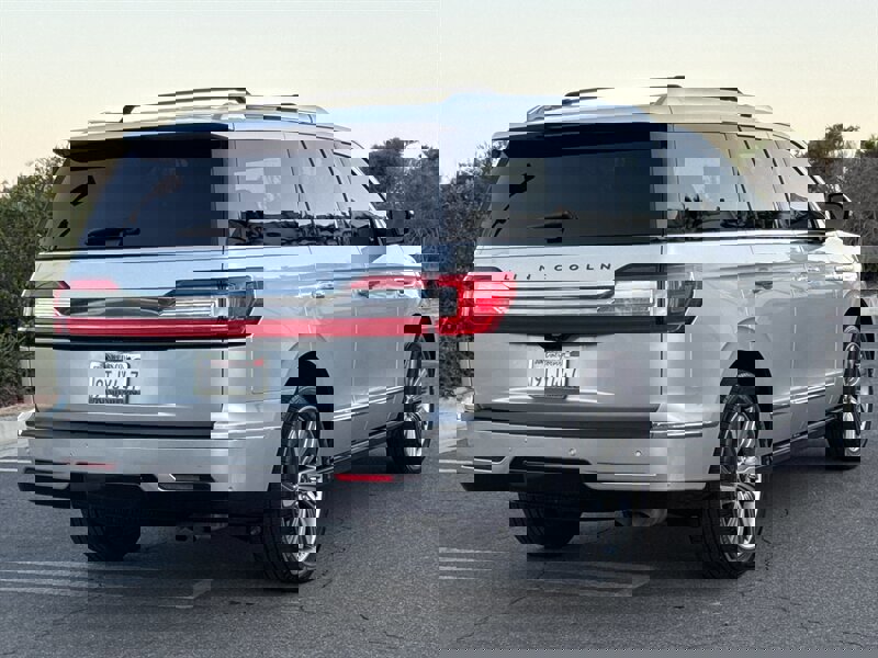 Used 2018 Lincoln Navigator Select w/ Technology Package image 6