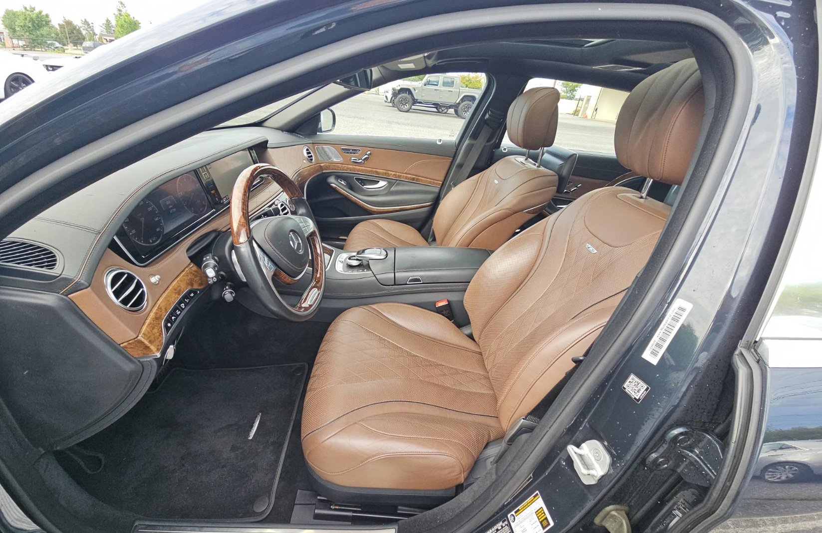 Used 2016 Mercedes-Benz Maybach S 600 image 4