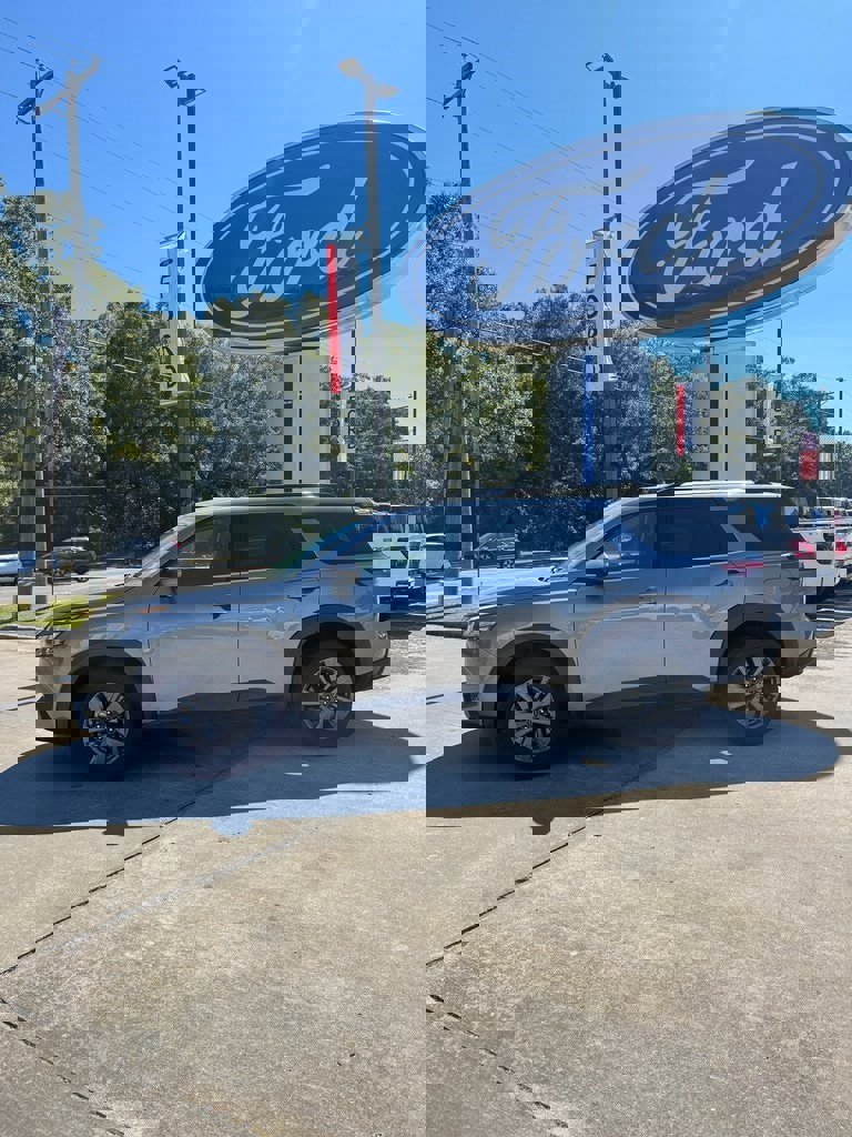 Used 2024 Nissan Pathfinder SV image 3