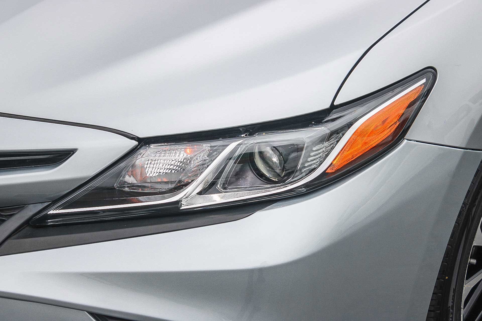 Used 2019 Toyota Camry SE w/ Carpet Mat Package FWD image 5