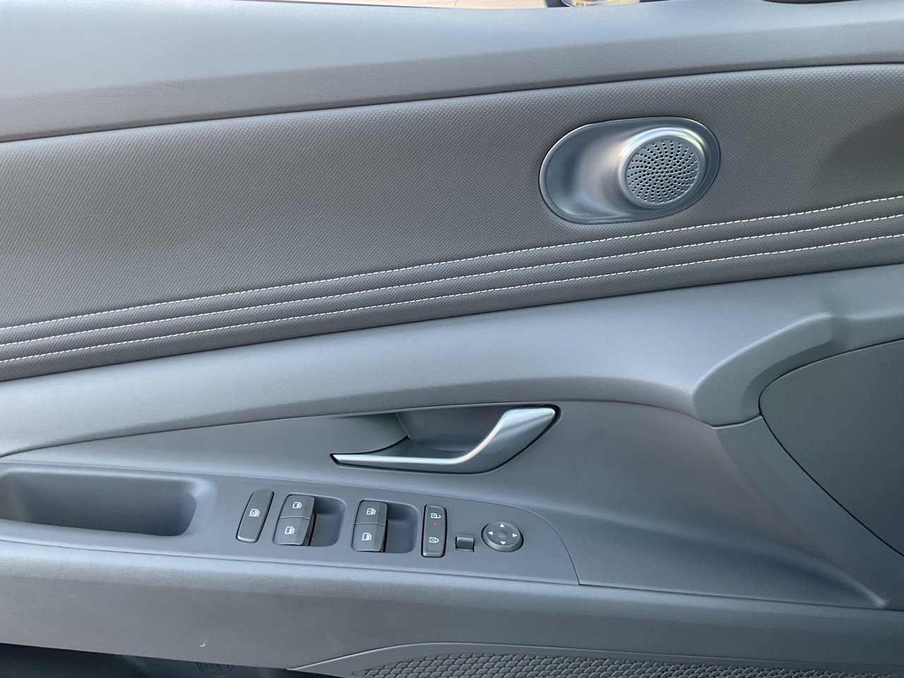 Used 2025 Hyundai Elantra SEL FWD image 21