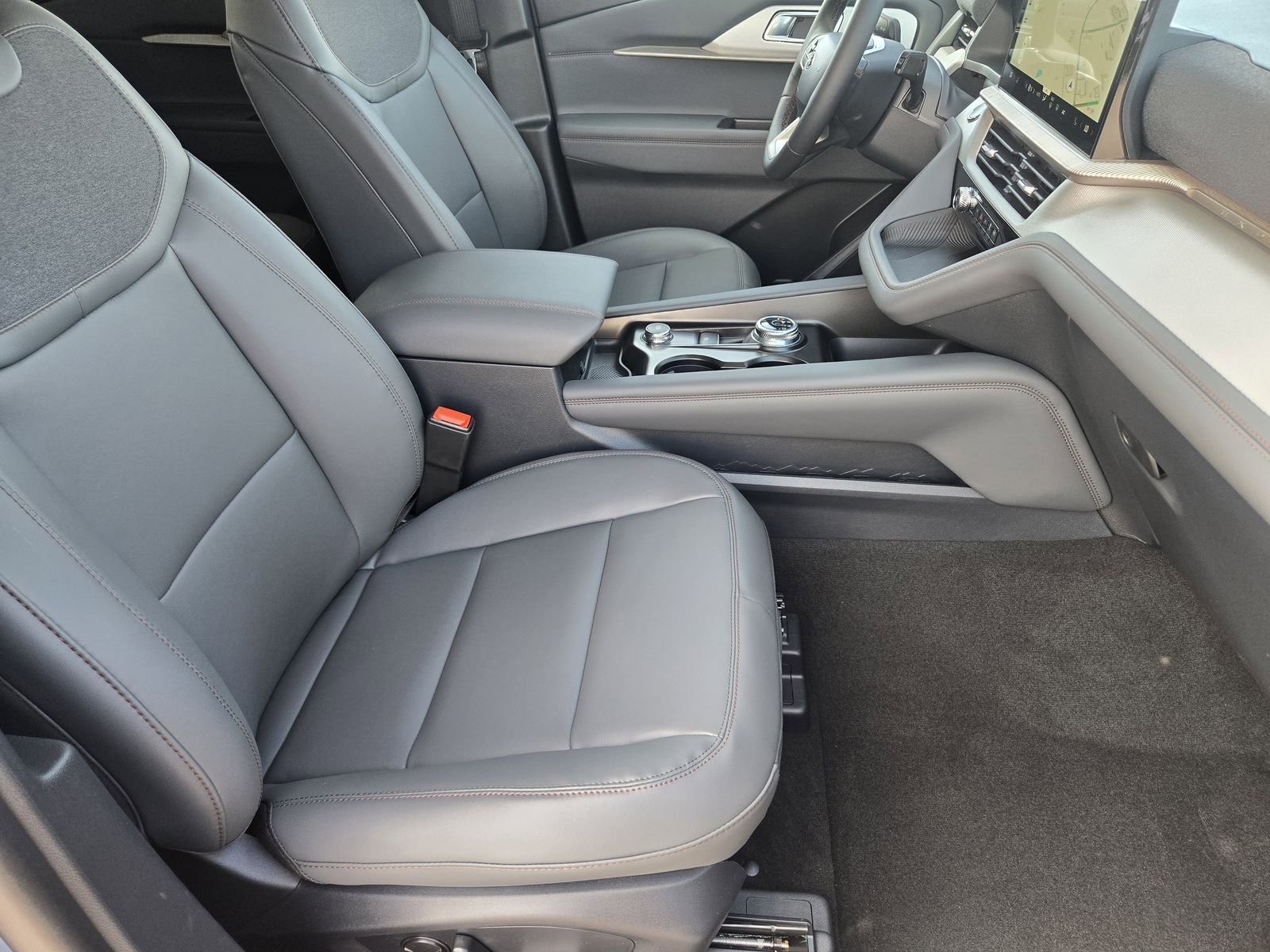New 2026 Ford Explorer Active w/ Active Comfort Package image 16