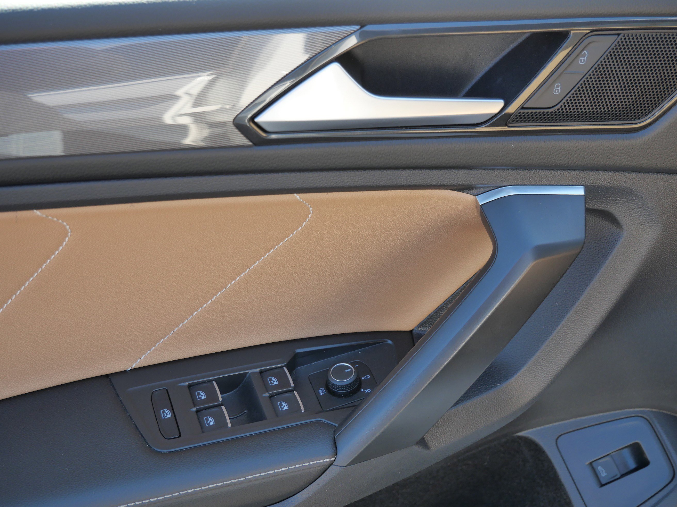 Certified 2022 Volkswagen Tiguan SE image 19