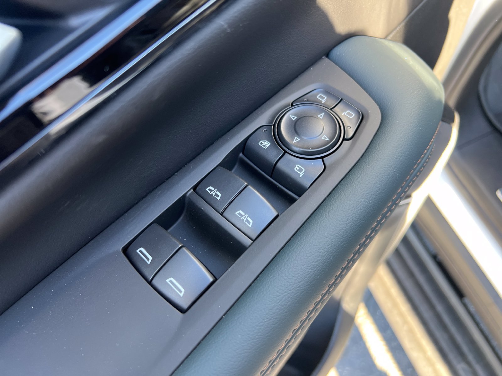 New 2026 GMC Yukon AT4 w/ AT4 Premium Plus Package AWD/4WD image 22