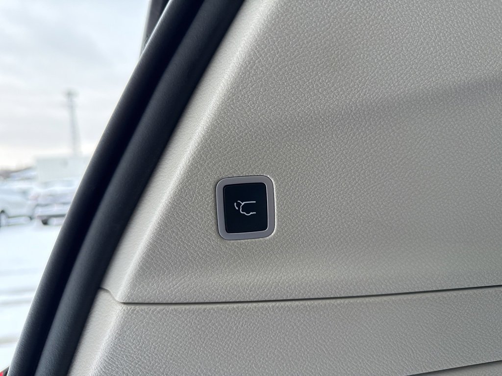 Used 2017 Chrysler Pacifica Touring-L image 18