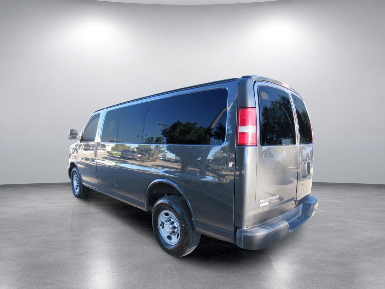 Used 2016 Chevrolet Express 2500 LS RWD image 5