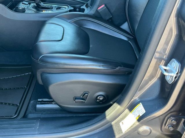 Used 2020 Jeep Cherokee Latitude Plus image 25