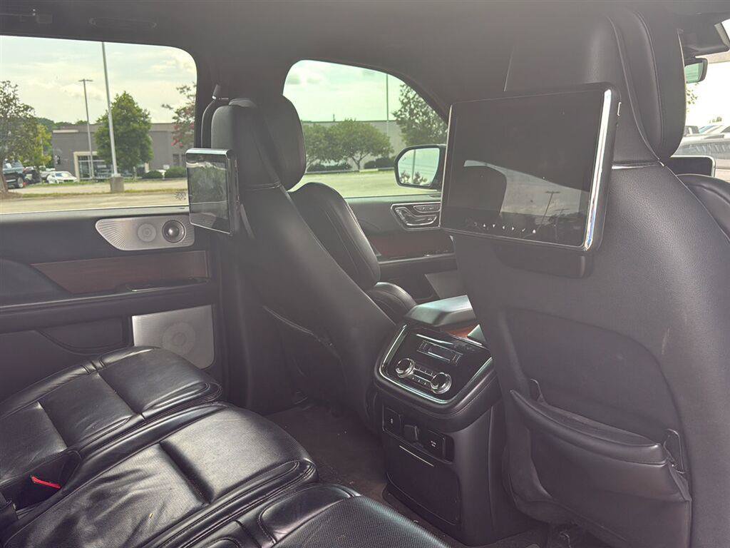 Used 2020 Lincoln Navigator L Reserve w/ Equipment Group 208A Reserve AWD/4WD image 19