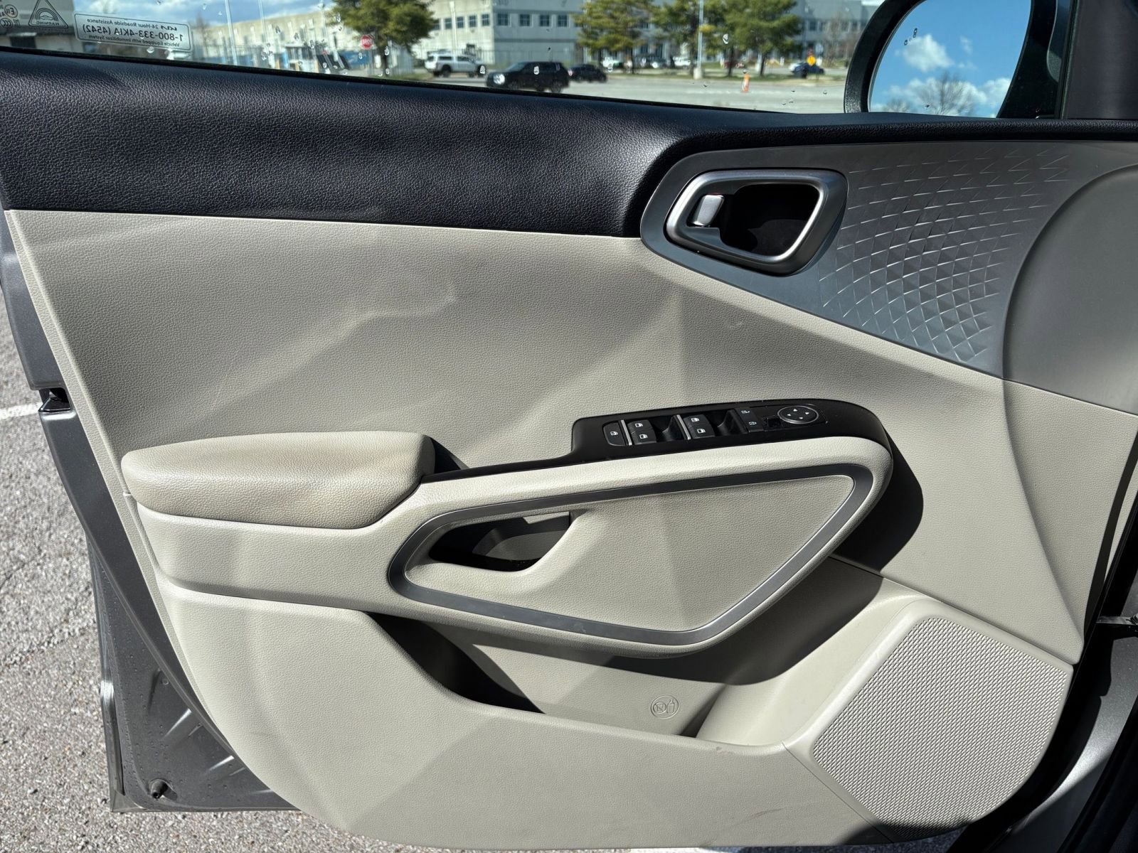 Used 2025 Kia Soul LX w/ LX Technology Package image 18