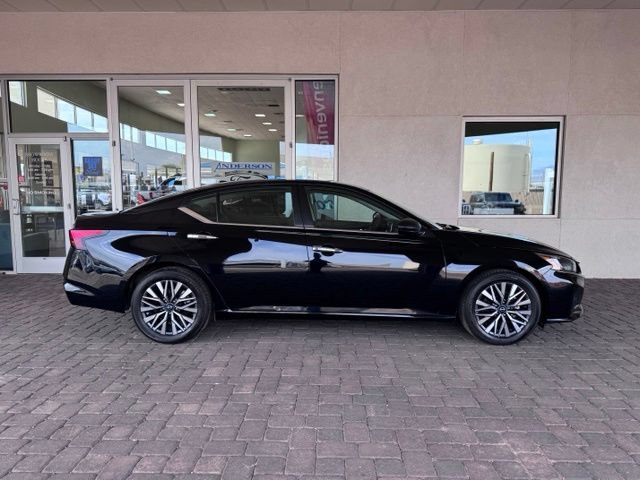 Used 2024 Nissan Altima 2.5 SV FWD image 6