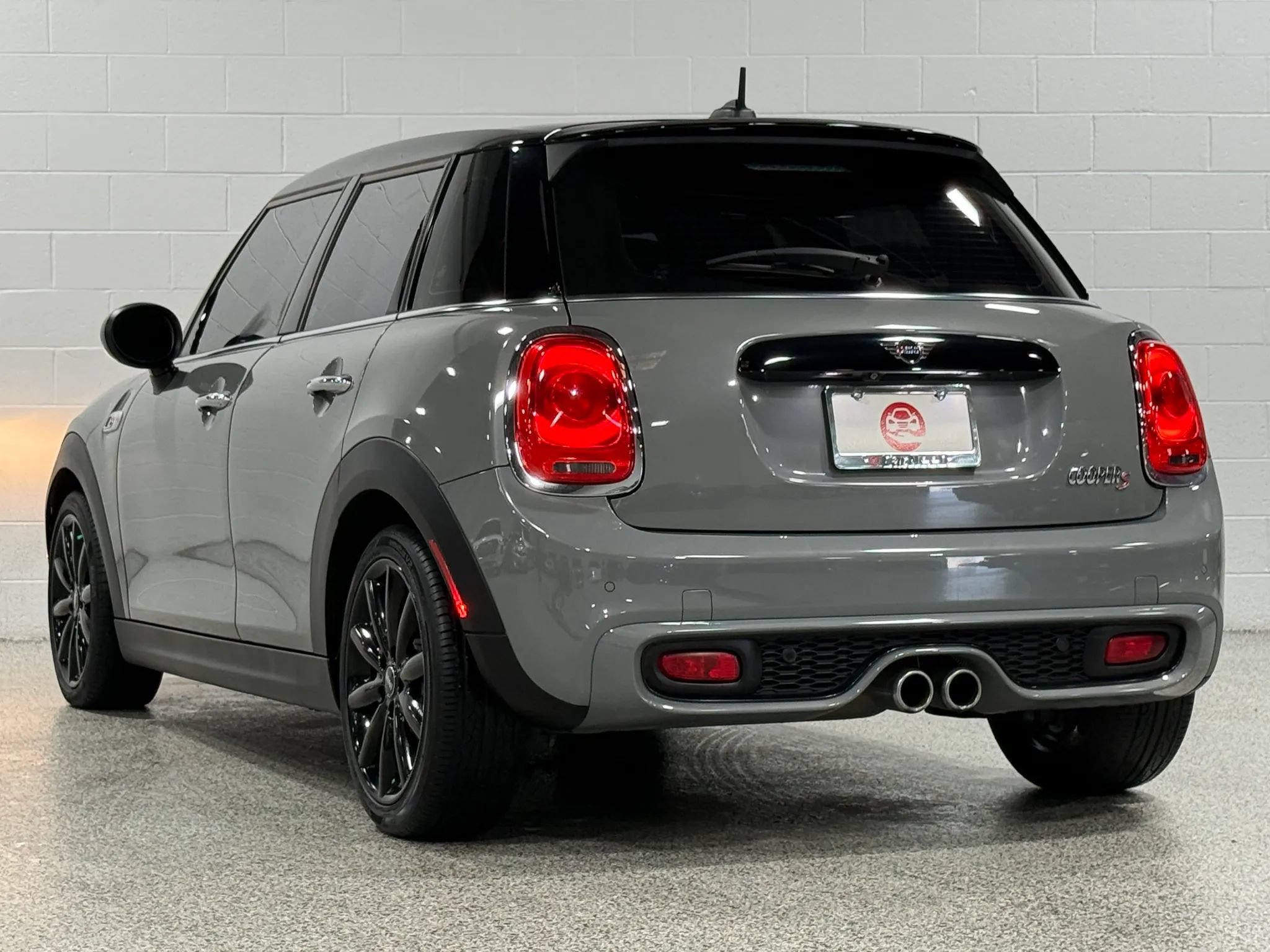 Used 2019 MINI Cooper S w/ Signature Upholstery Package FWD image 8
