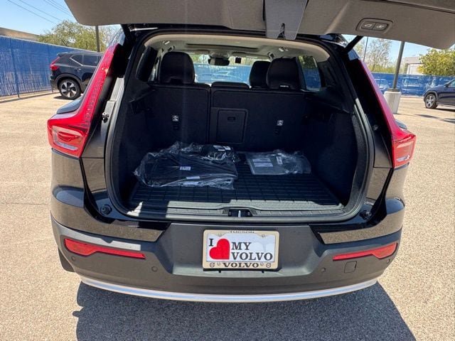 Certified 2025 Volvo XC40 B5 Core w/ Climate Package AWD/4WD image 9