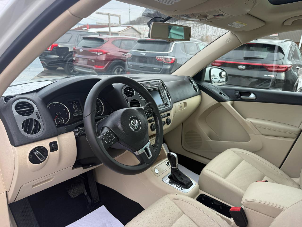 Used 2016 Volkswagen Tiguan SE image 32