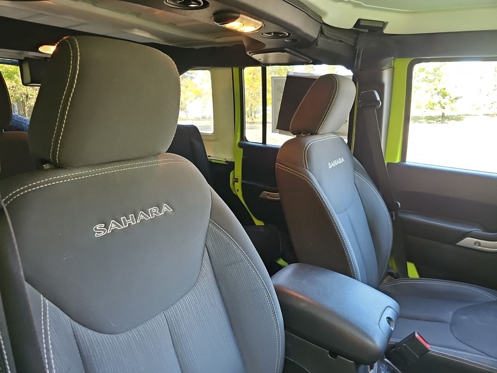Used 2017 Jeep Wrangler Unlimited Sahara AWD/4WD image 11