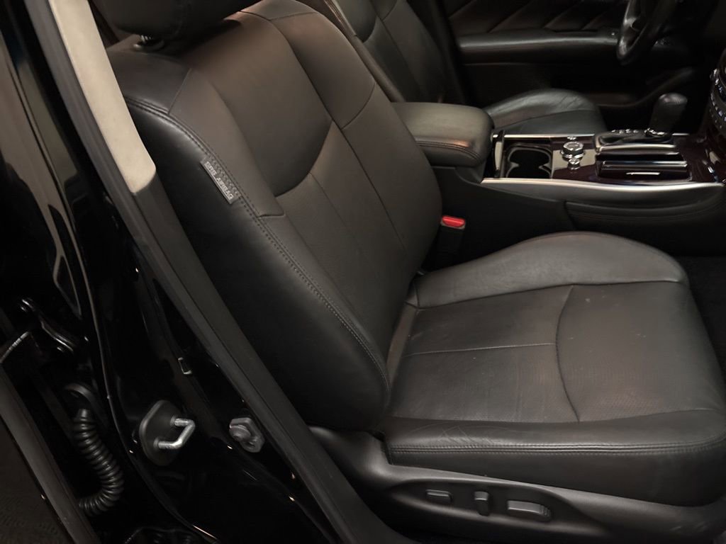 Used 2019 INFINITI Q70 Luxe image 24