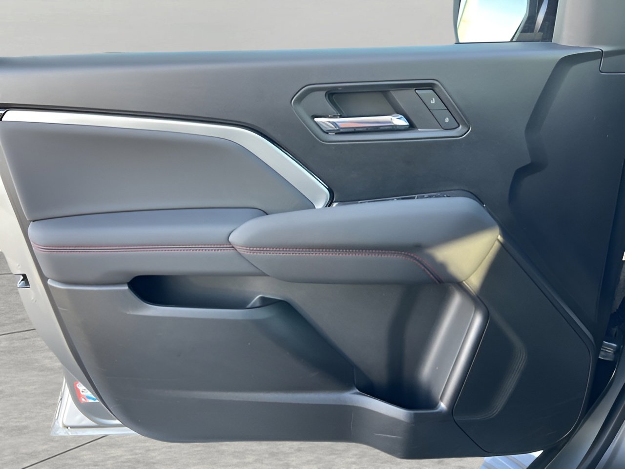 Used 2024 Chevrolet Colorado Z71 w/ Z71 Convenience Package 2 image 27