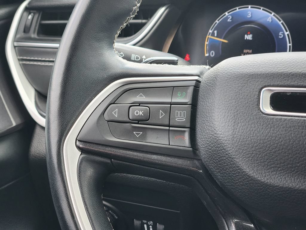 Used 2022 Jeep Grand Cherokee Altitude AWD/4WD image 26