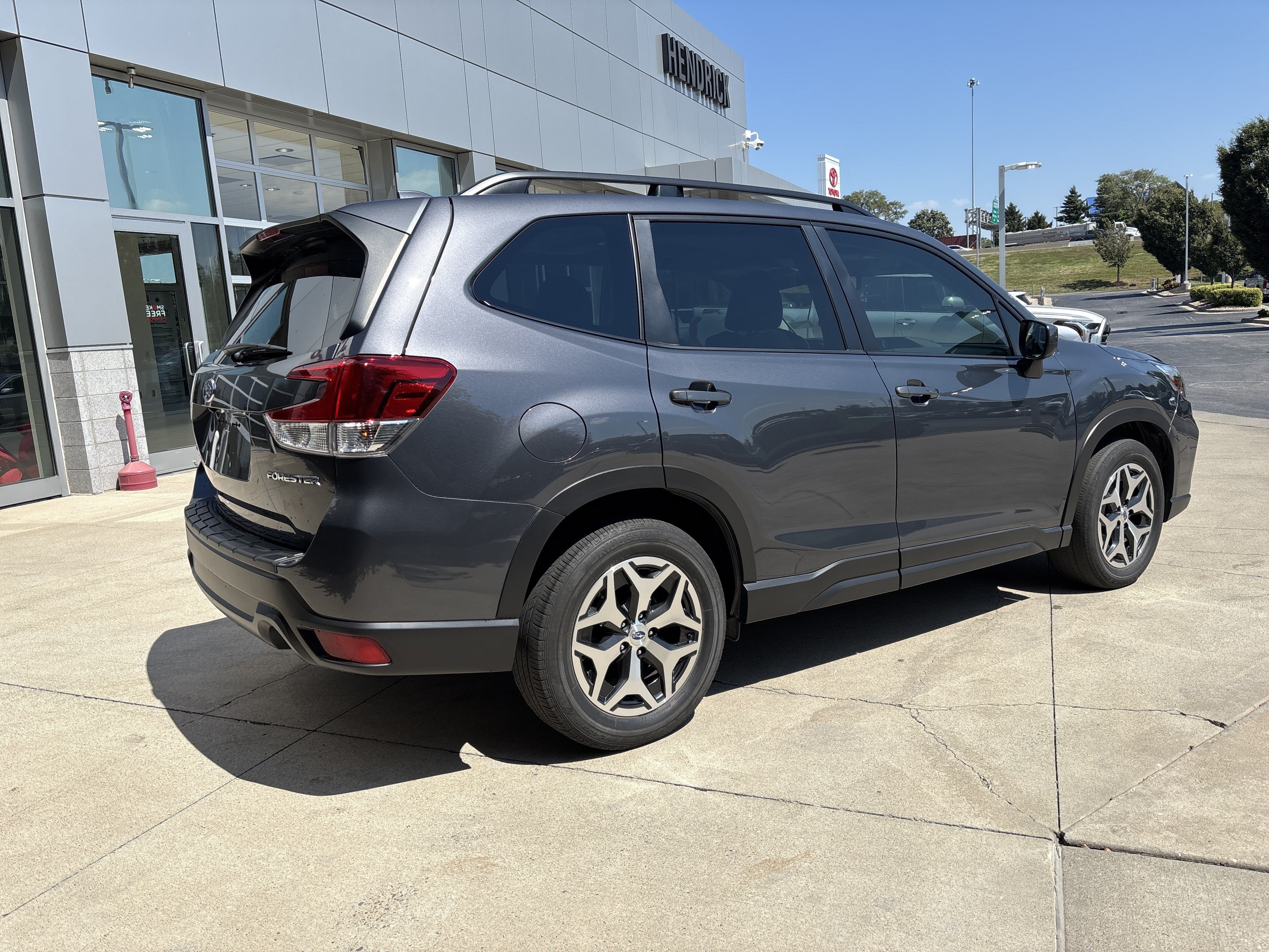 Used 2021 Subaru Forester Premium w/ Popular Package #1 AWD/4WD image 6