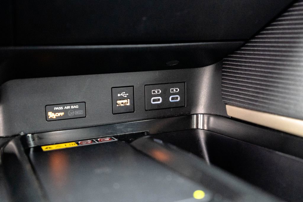 Used 2025 Toyota Camry SE w/ Convenience Package image 23