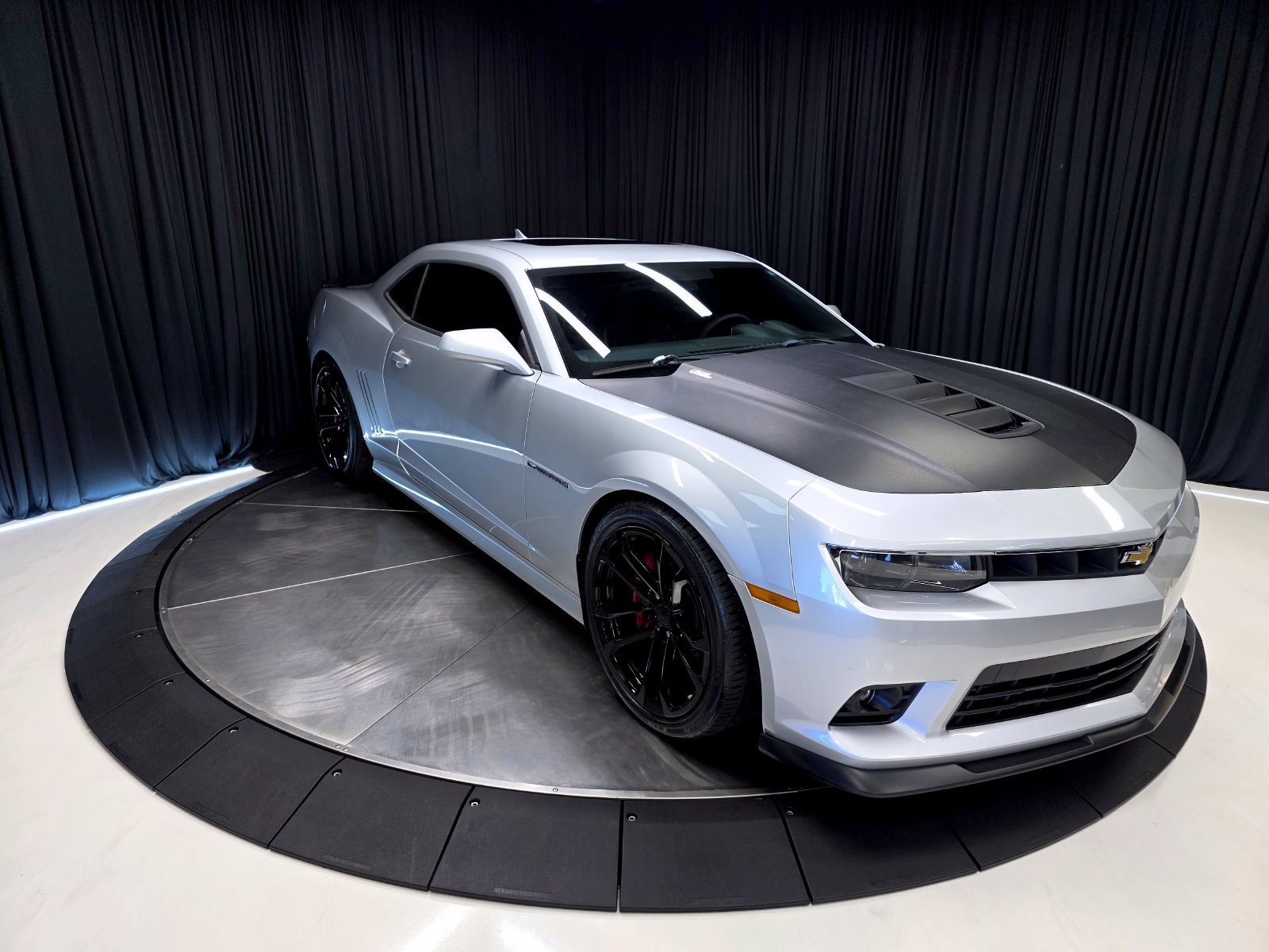 Used 2015 Chevrolet Camaro SS w/ SS Performance Package RWD image 7