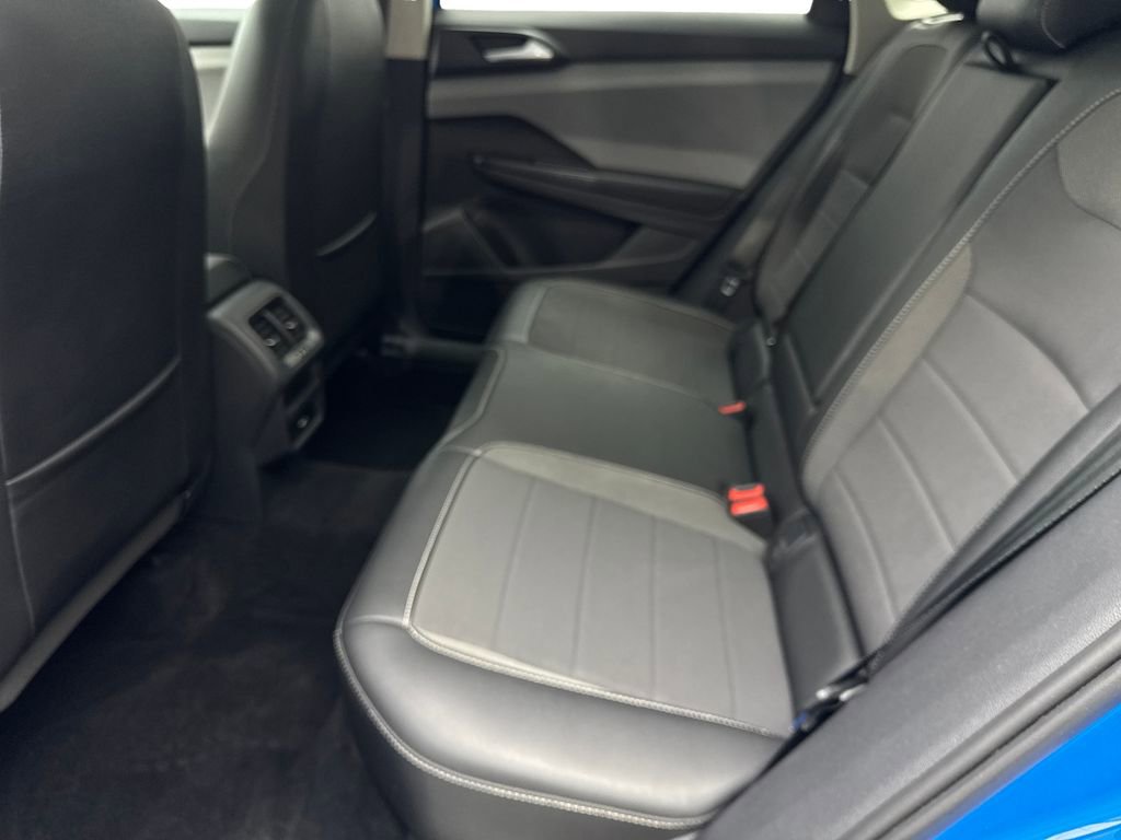 Used 2022 Volkswagen Taos SE w/ Panoramic Sunroof Package AWD/4WD image 33