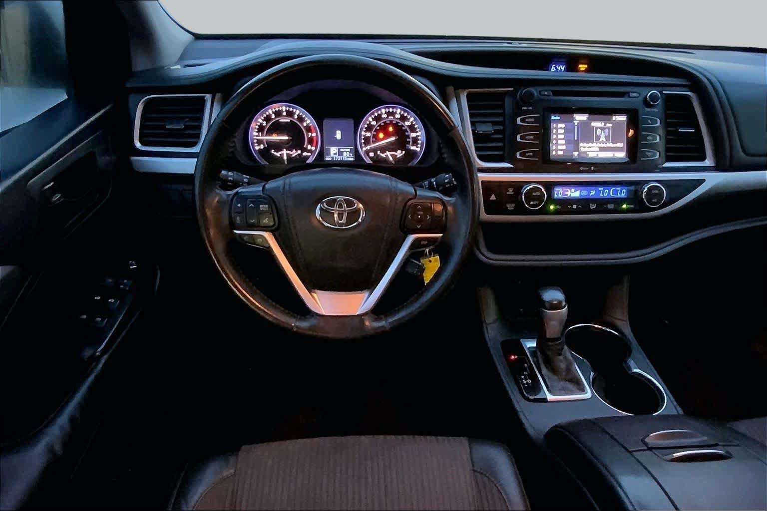 Used 2014 Toyota Highlander Plus FWD image 6