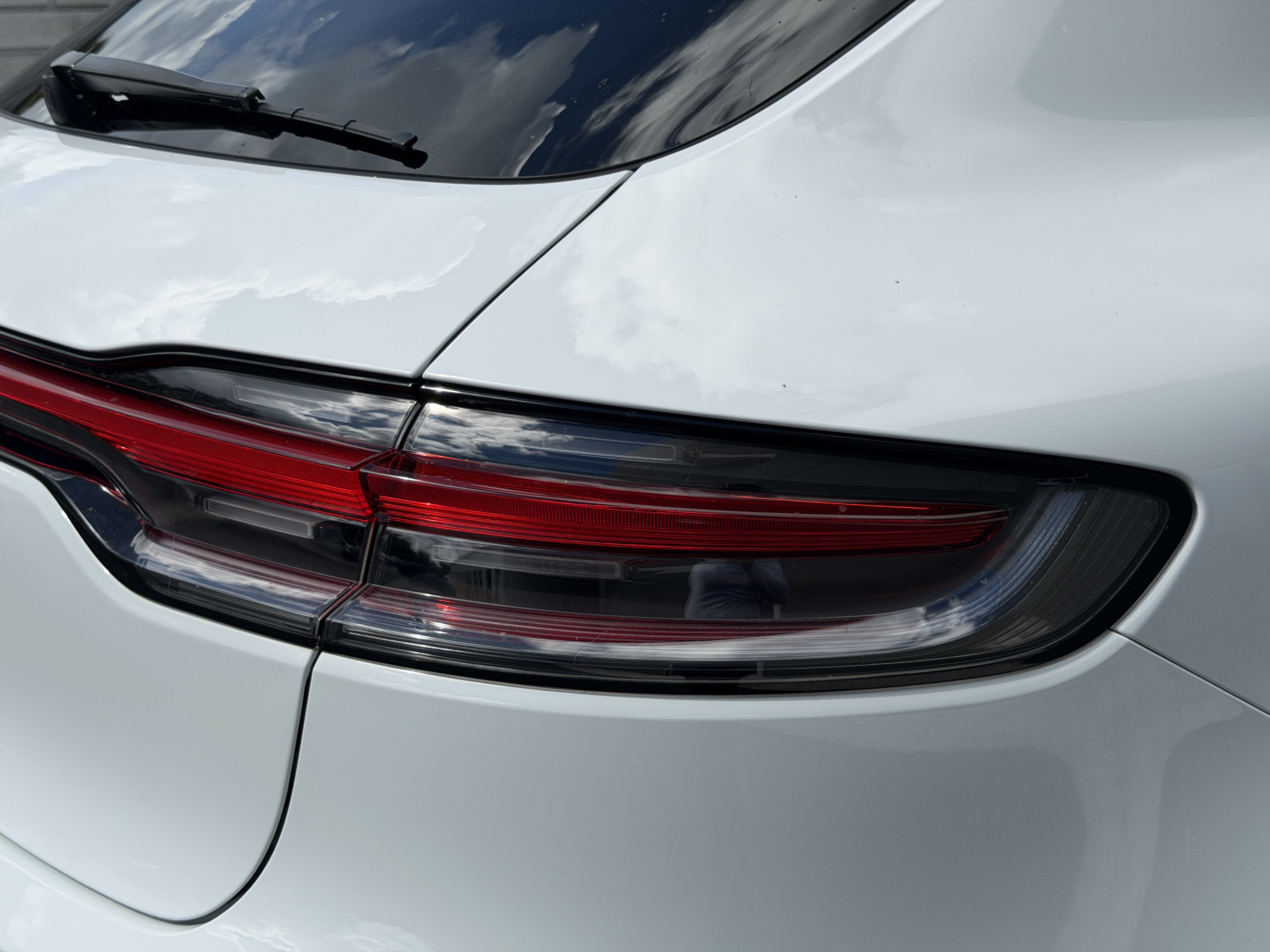 Certified 2024 Porsche Macan AWD/4WD image 12