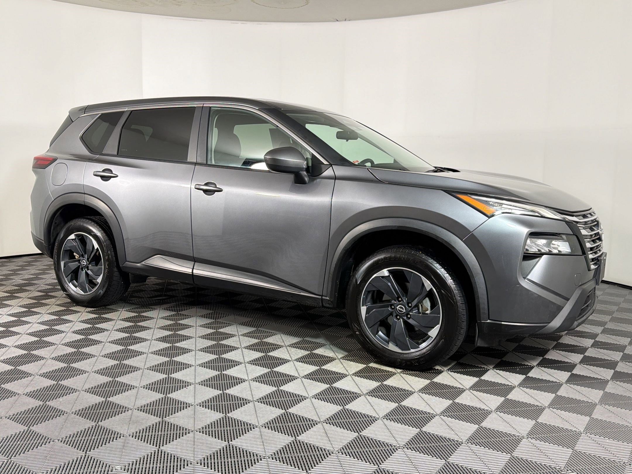 Used 2024 Nissan Rogue SV FWD image 6