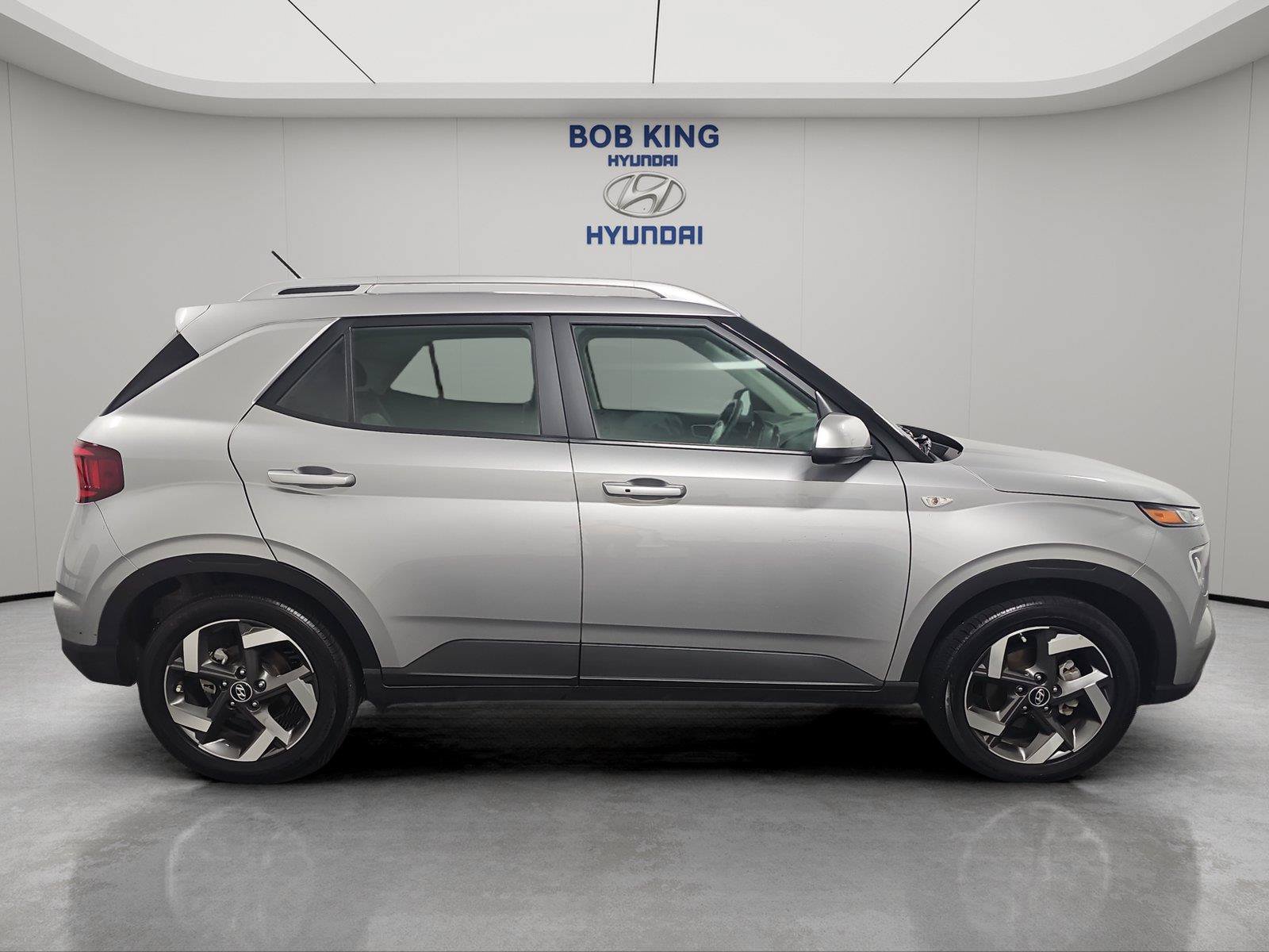 Certified 2025 Hyundai Venue SEL FWD image 6