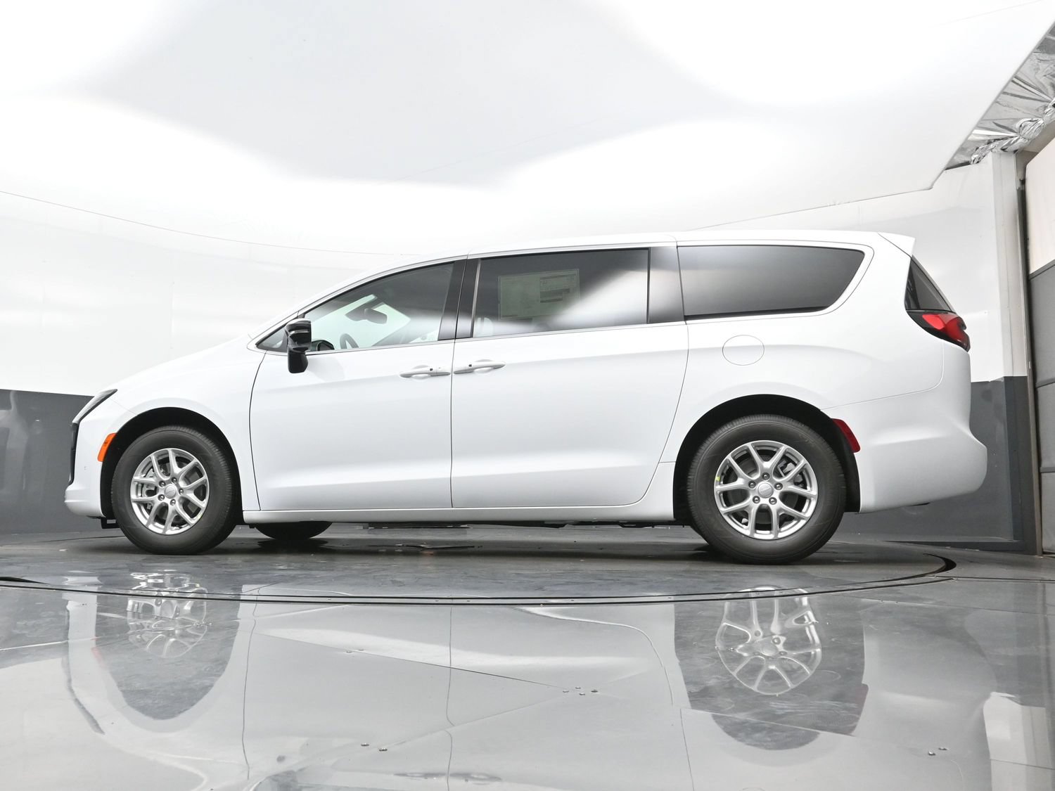 New 2027 Chrysler Pacifica Select w/ Family Tech Group FWD image 16