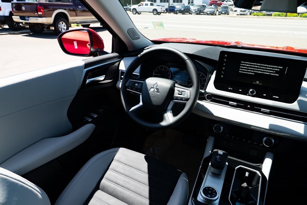 New 2025 Mitsubishi Outlander SEL image 9