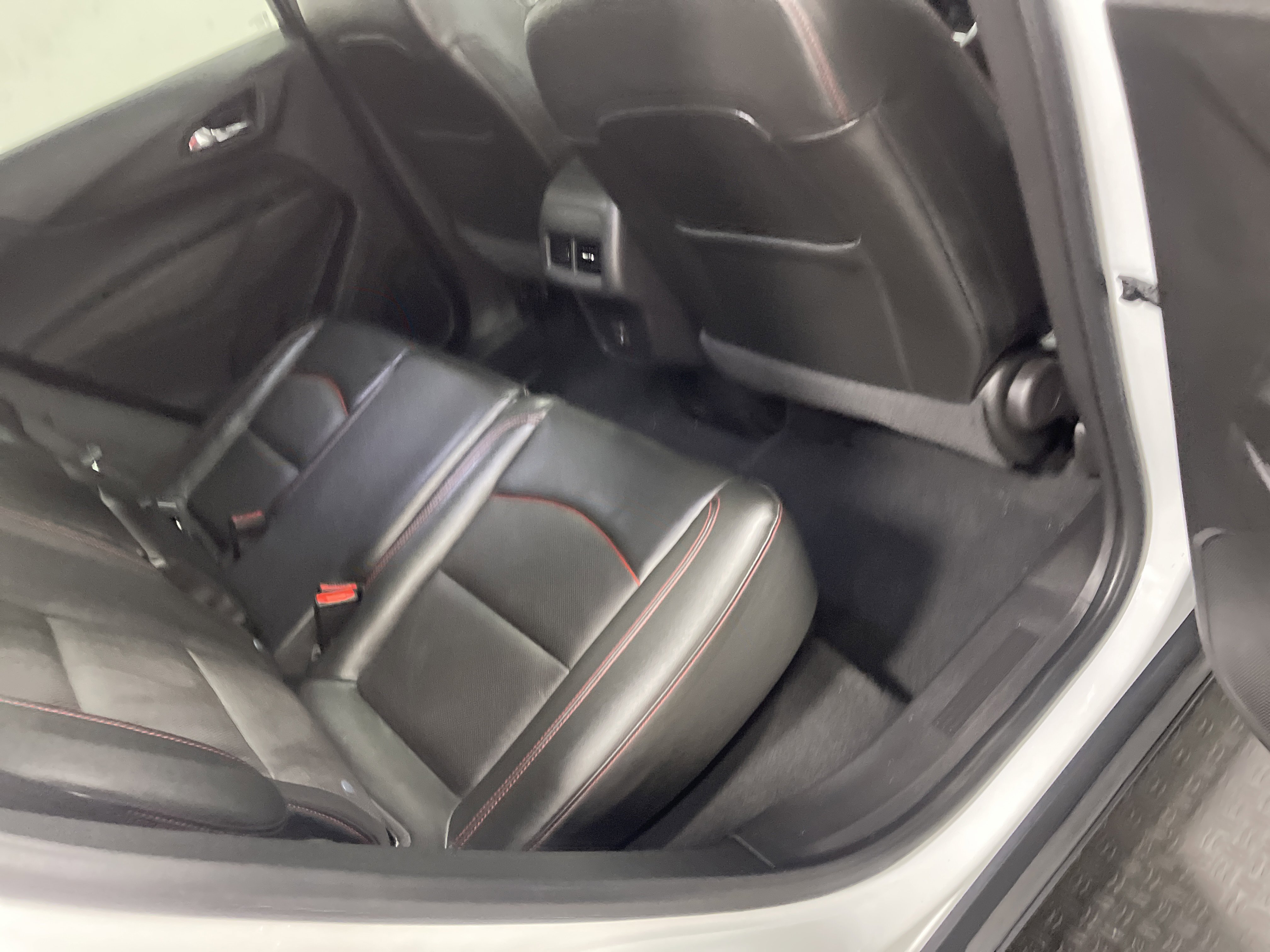 Used 2022 Chevrolet Equinox RS w/ RS Leather Package FWD image 22