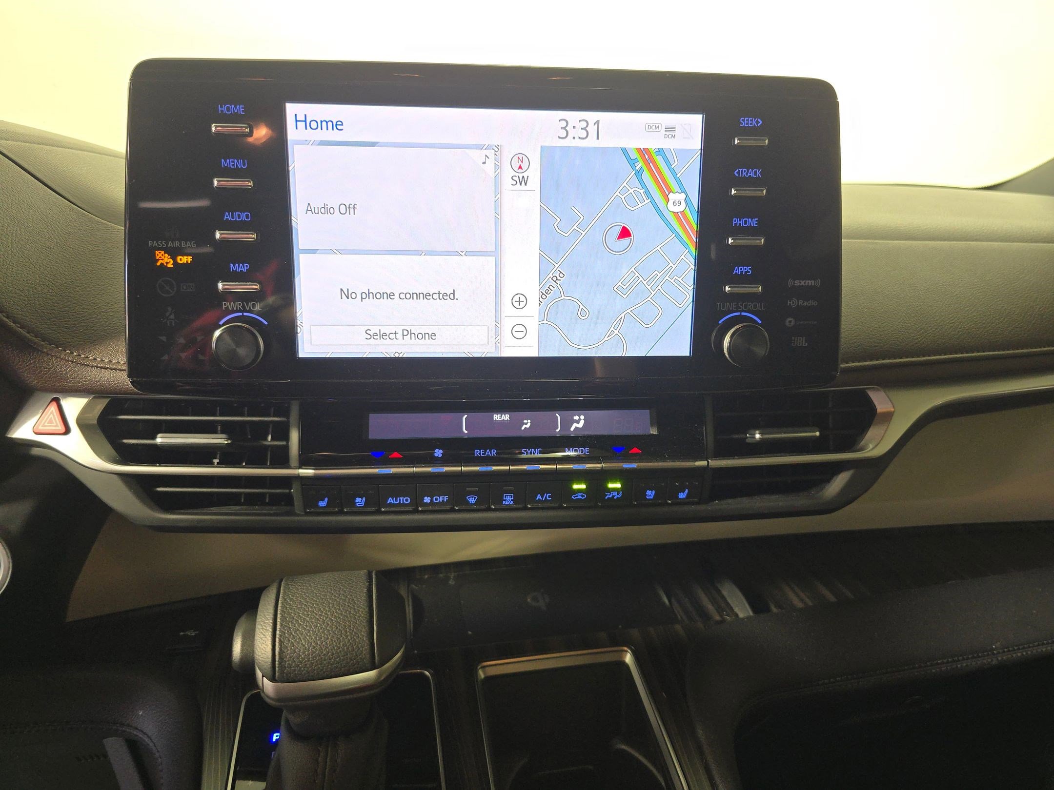 Used 2024 Toyota Sienna Platinum image 25