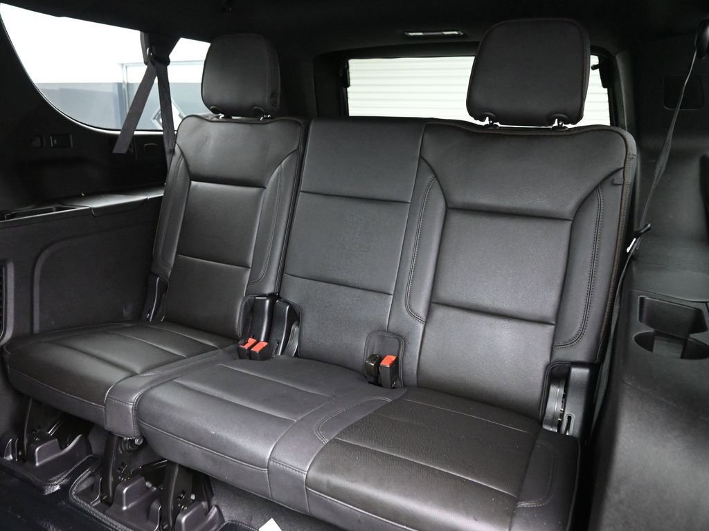 Used 2024 Chevrolet Suburban High Country image 13