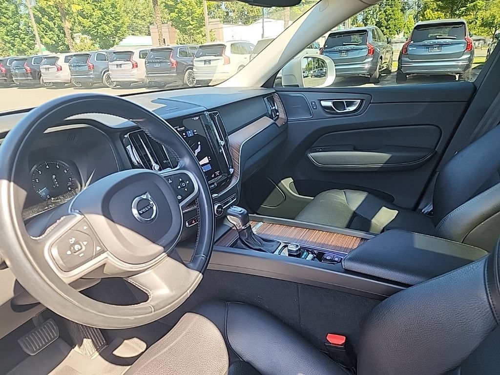 Used 2021 Volvo XC60 T5 Momentum w/ Protection Package AWD/4WD image 12