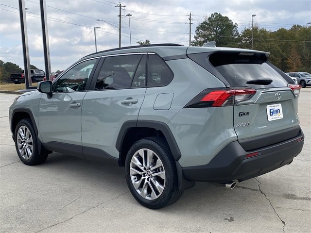 Used 2022 Toyota RAV4 XLE Premium image 3