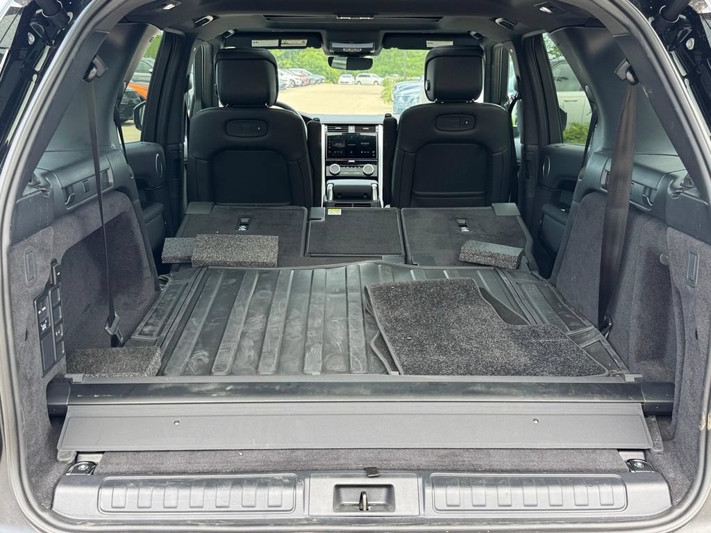 Used 2025 Land Rover Discovery S AWD/4WD image 5