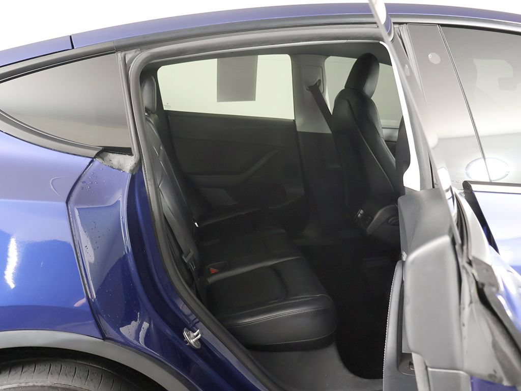 Used 2021 Tesla Model Y Long Range AWD/4WD image 29