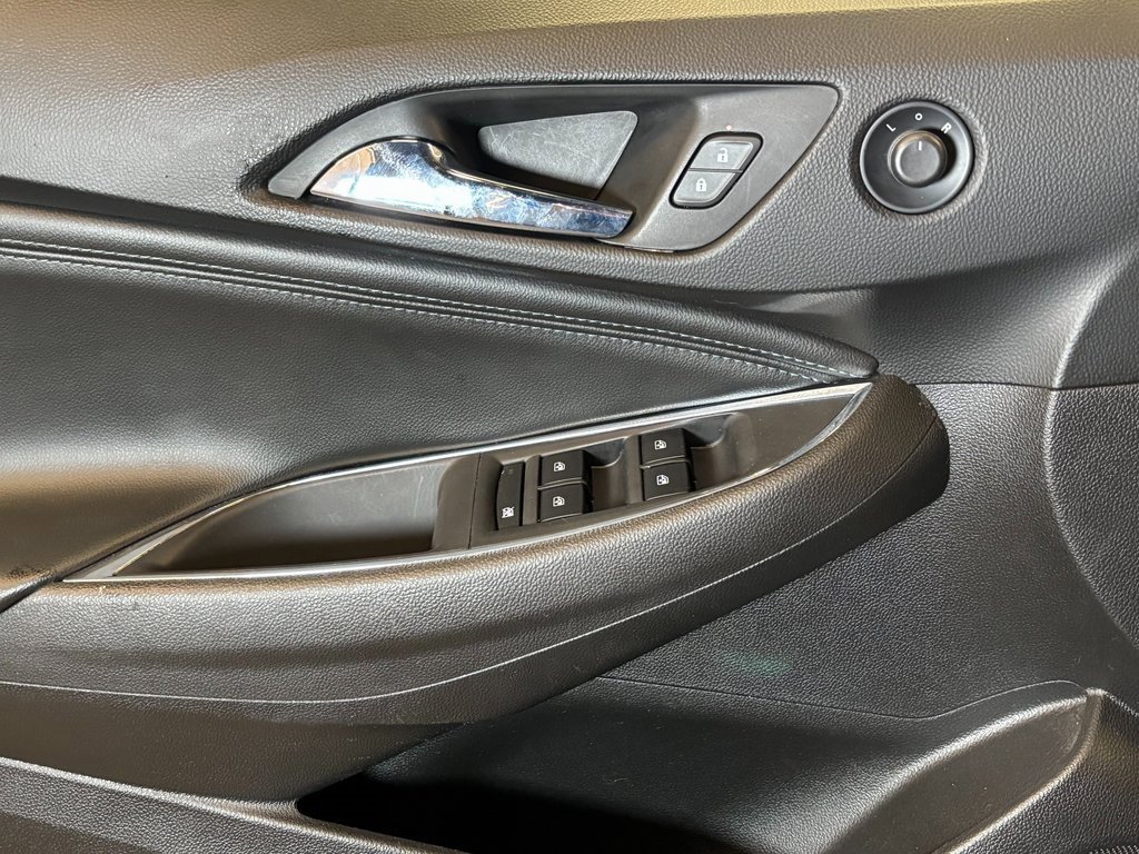 Used 2017 Chevrolet Cruze Premier image 19