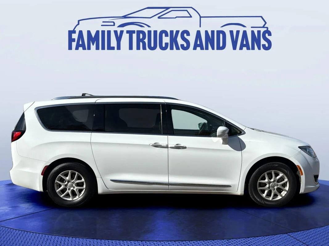 Used 2020 Chrysler Pacifica Touring-L image 6