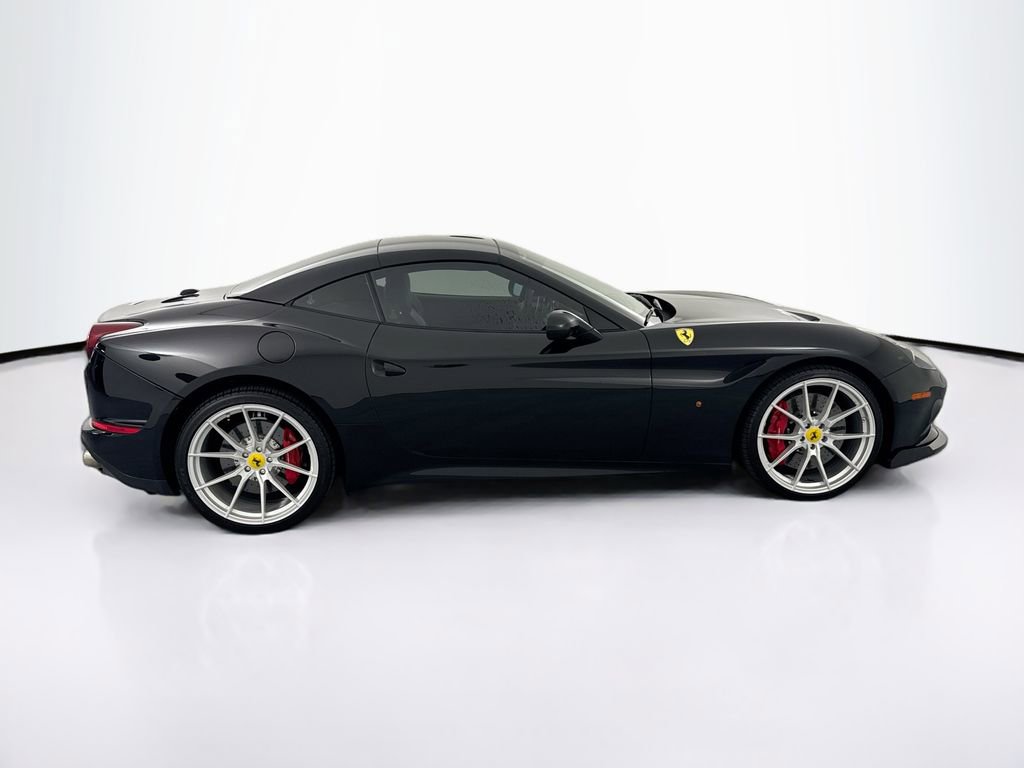 Used 2017 Ferrari California T RWD image 38