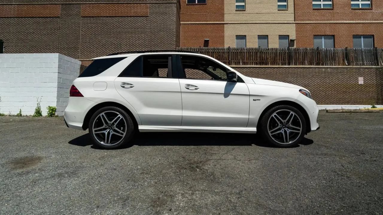 Used 2017 Mercedes-Benz GLE 43 AMG 4MATIC w/ Premium 2 Package image 2