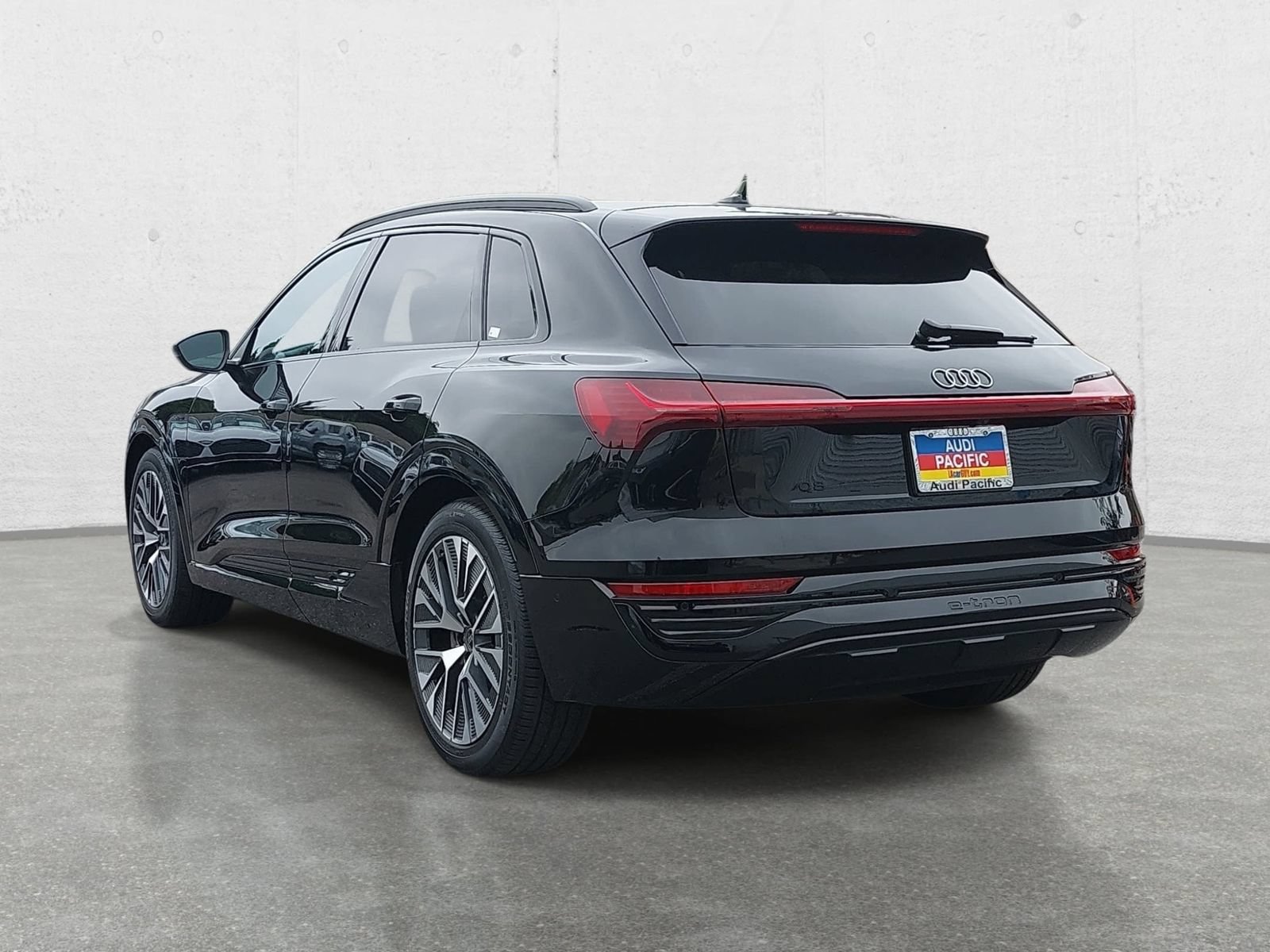 Used 2024 Audi Q8 e-tron Premium Plus w/ Premium Plus Package AWD/4WD image 7