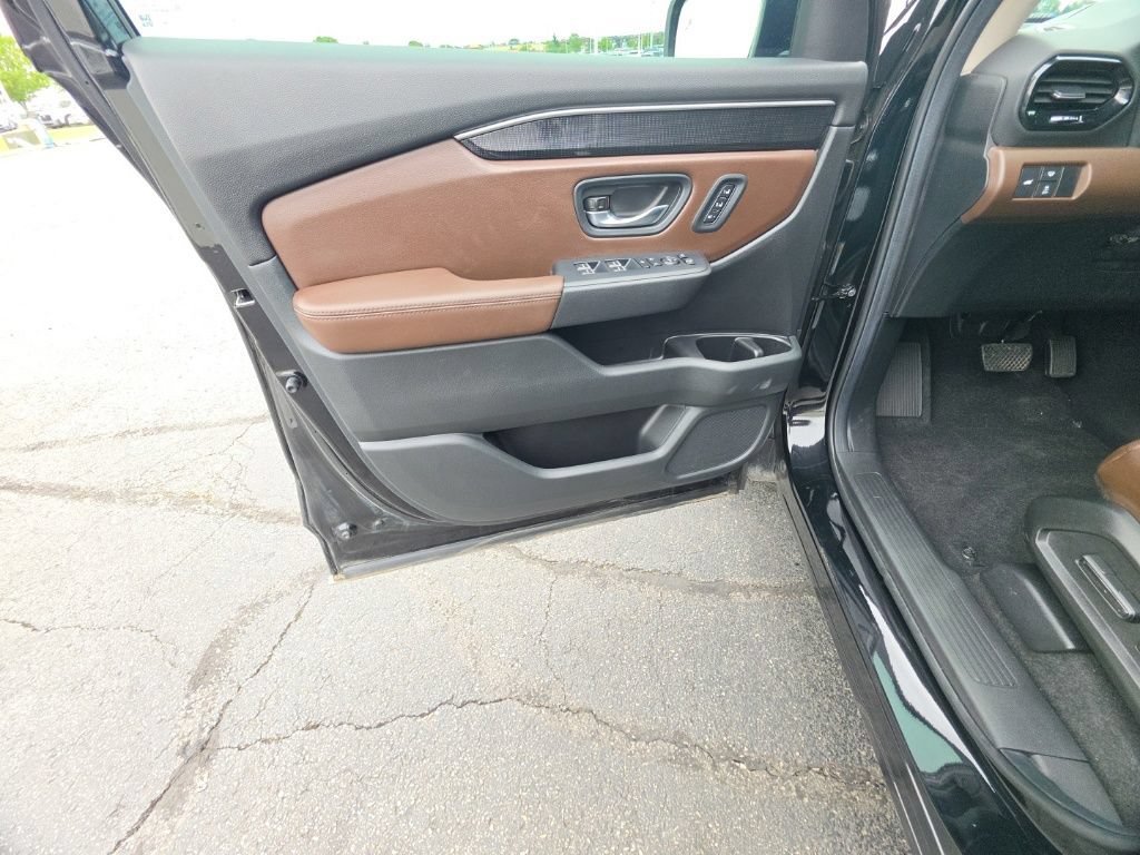 Certified 2025 Honda Pilot Elite image 13