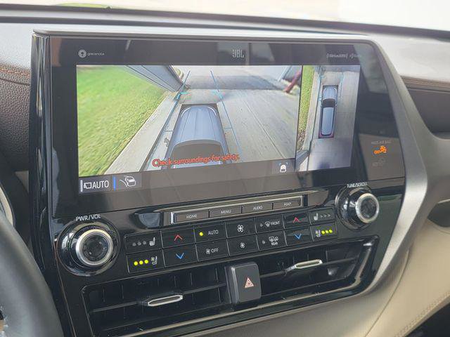 Certified 2021 Toyota Highlander Limited image 18